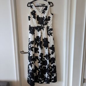 Floor length gown with pockets